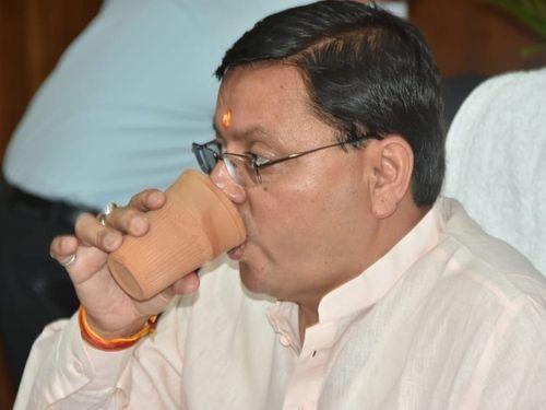 CM Dhami took a meeting of officials to revive 'Kumhari art'