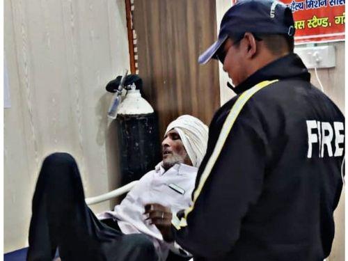 An unwell devotee was taken to hospital by Uttarakhand Police