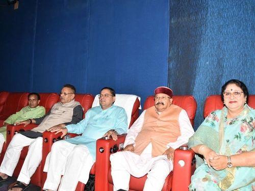 CM Dhami watched the movie 'Samrat Prithviraj'