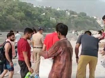 Police arrested 06 people who made a fuss after drinking alcohol