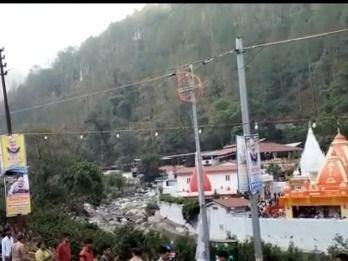 For the convenience of the devotees visiting the Kainchi Dham temple, strong arrangements were made by the Uttarakhand Police.