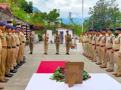 Chamoli Police pays emotional tribute to constable Ashish Rawat posted in Police Line Gopeshwar
