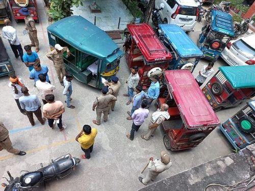 City Haridwar Police's strict action on vehicles entering the no-entry zone