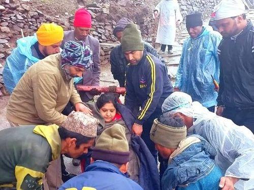 First aid was given by SDRF jawans to the injured female devotee