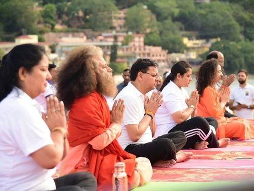 CM Dhami participated in yoga program on the occasion of International Yoga Day