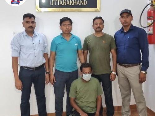 Police arrested the accused who cheated lakhs