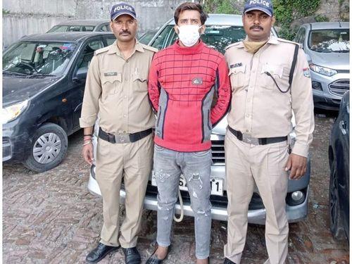 accused arrested with charas