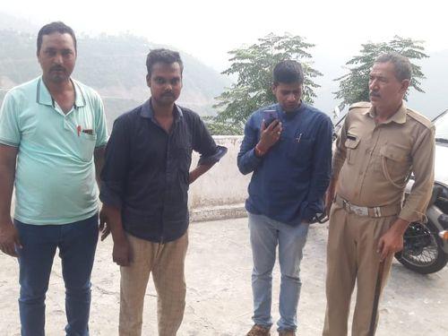 Tehri police became a support for mentally weak person