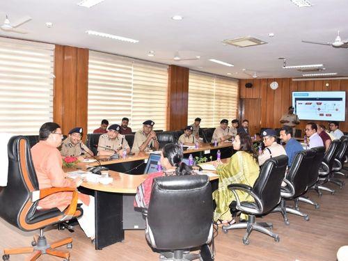 CM Dhami held a meeting with officials regarding e-FIR