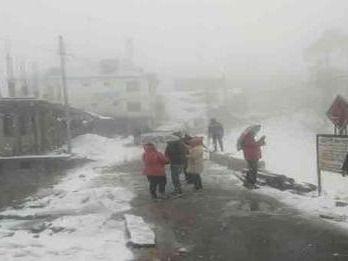 Tourists gathered to see snowfall