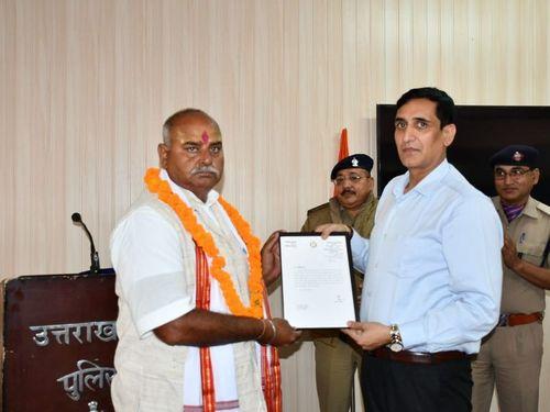 Nainital Police gave a heartfelt farewell to the retiring Police