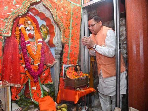 CM Dhami prayed for the prosperity of the state at the ancient Hanuman temple