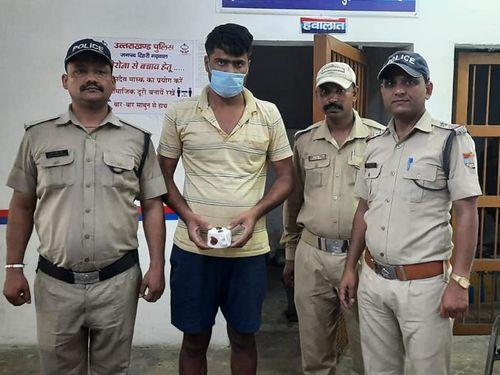 Tehri police arrested a member of an interstate gang selling smack