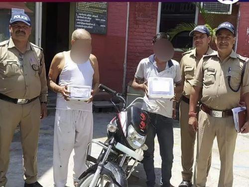 Accused arrested with stolen goods