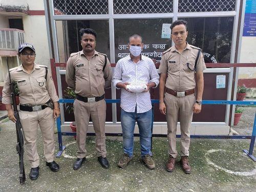 Accused arrested with 01 kg charas