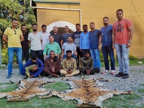 Police arrested 04 wildlife smugglers