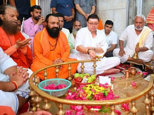 CM Dhami prayed for the happiness and prosperity of the state by doing water anointing at Daksheshwar Mahadev temple.