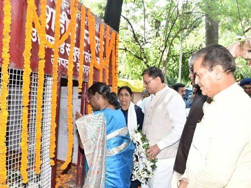 CM Dhami pays tribute to the martyred state agitators