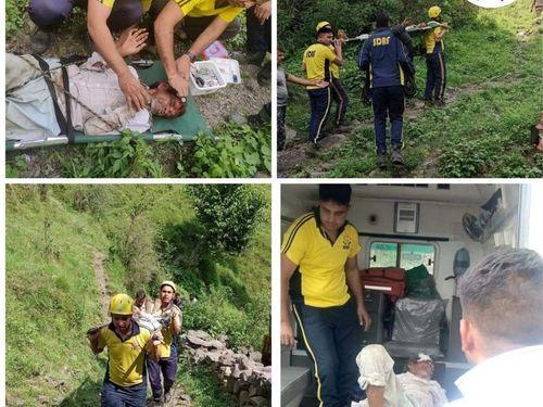 SDRF team rescued the elderly who fell in the ditch