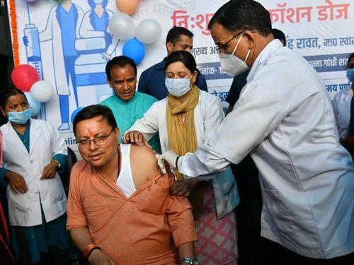 CM Dhami launched the covid Vaccination Amrit Festival by getting himself vaccinated