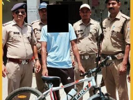 Haridwar police arrested the accused including the stolen bicycle
