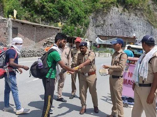 Water and Frooti were distributed by Uttarakhand Police to the policemen
