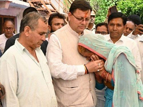 CM Dhami consoled Amar Shaheed Praveen Singh Gusain by meeting his family members at his ancestral residence.