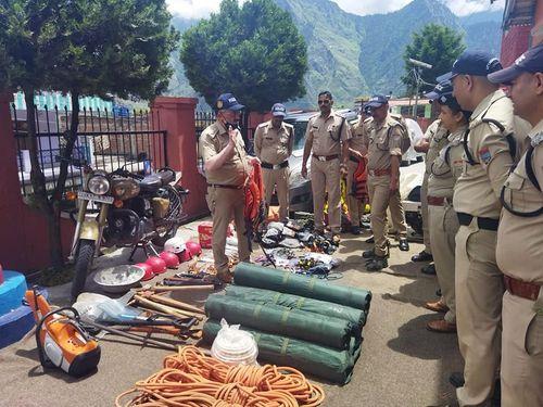 Deputy Superintendent of Police Chamoli inspected the functioning of disaster equipment in Kotwali Joshimath 