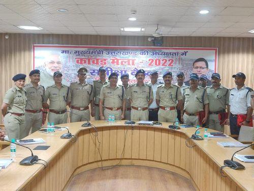 The force appointed in the Kanvad fair was honored by the district Haridwar police chief for doing excellent work