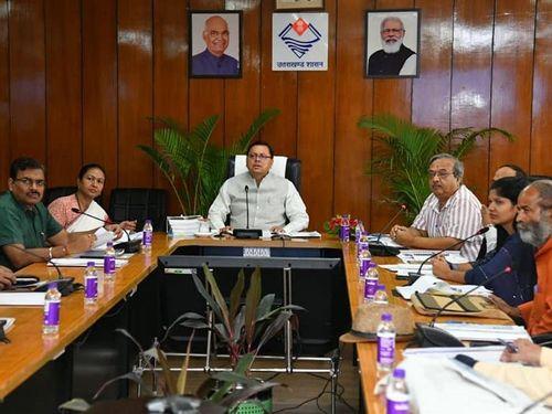 On the previous day, a meeting of the Rural Development and Migration Commission was organized under the chairmanship of CM Dhami.