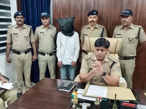 One accused of robbery caught within 10 hours, search for absconding continues
