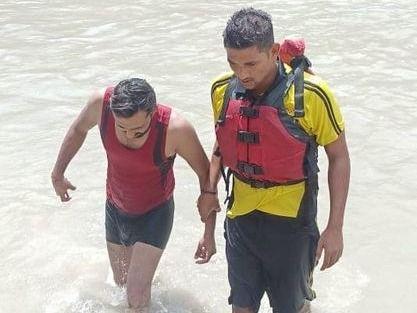 SDRF personnel appointed on Kanwar duty again saved a life