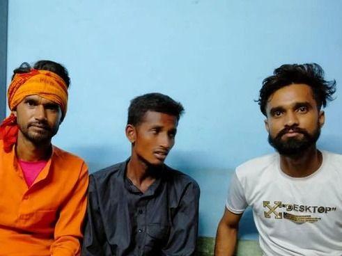 Luxor police became the support of a deranged youth, handed over to the family
