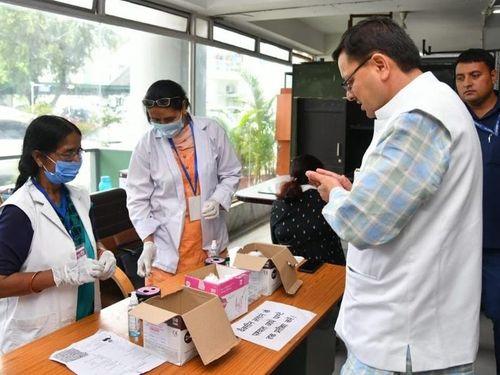CM Dhami inspected the covid vaccination camp