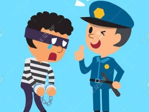 Accused arrested with stolen goods