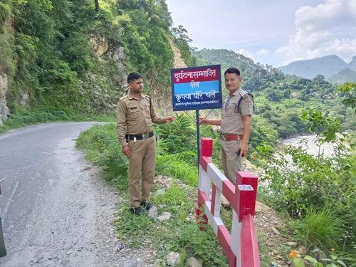 Public awareness sign boards put up on the Yatra route by Bageshwar Police / Thana Kapkot Police