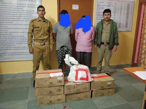 Tehri police action against drugs, 02 accused arrested with 8 boxes of illegal English liquor