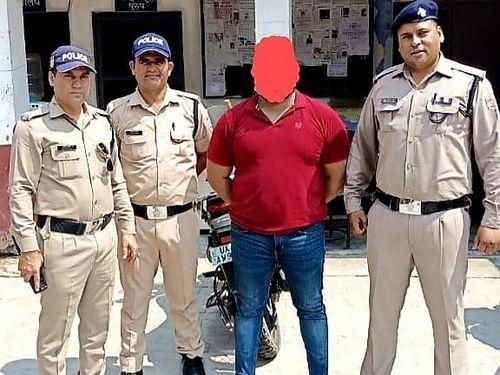 Ten thousand reward Netaji arrested, police is now looking for companions