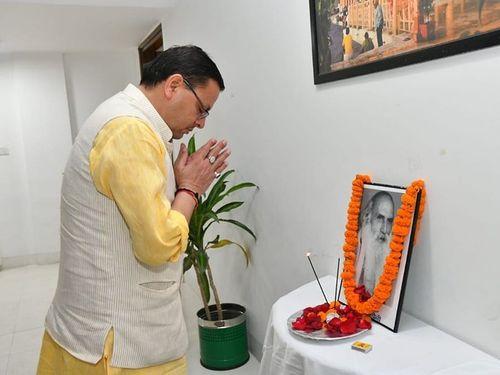 CM Dhami Pay floral tributes to Late. Shri Indramani Badoni Ji on his death anniversary