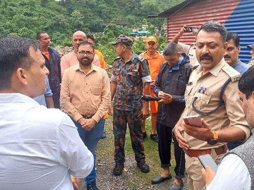 Image for Relief and rescue work is being carried out continuously by Tehri Police in the disaster area