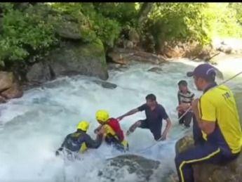 SDRF team recovered the body of a young man who had flown in the river