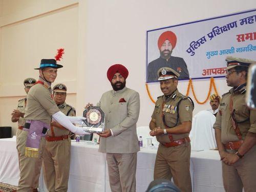 Honorable Governor participated in the closing ceremony of promotion training of Chief Constable Civil Police Trainees