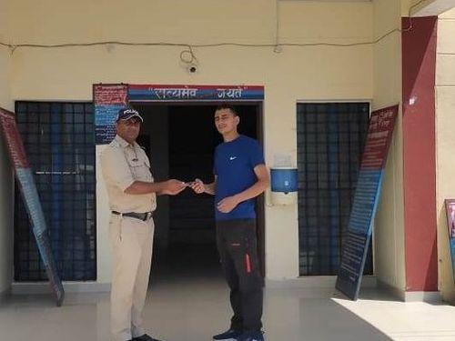 The soldier on duty showed honesty