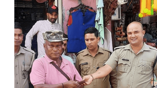 The police station Baijnath was safely handed over the lost purse to its owner.
