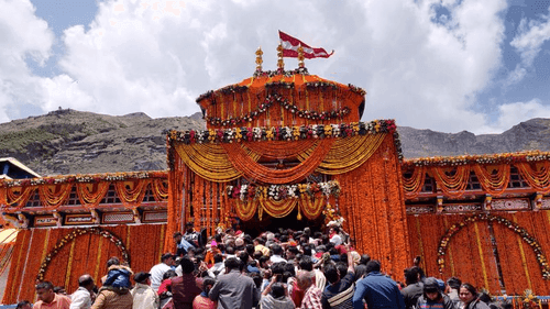 Devotees reached Badrinath to offer prayer ceremony for deceased ancestors