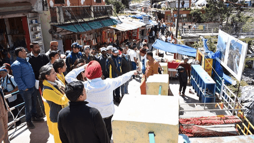 Chief Secretary took stock of the travel arrangements in Hemkunt Sahib and Badri Dham