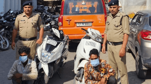 Nainital police arrested two vicious thieves who stole scooty