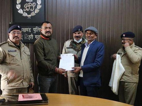 Tehri Police's heartfelt farewell to the policeman on retirement