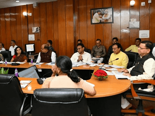 CM Dhami took a meeting of Medical Education and Medical Health Department