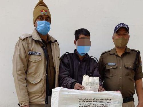 Tehri police arrested an accused with illegal country liquor